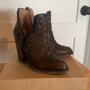 Veracruz Xasde brown leather bootie size 37